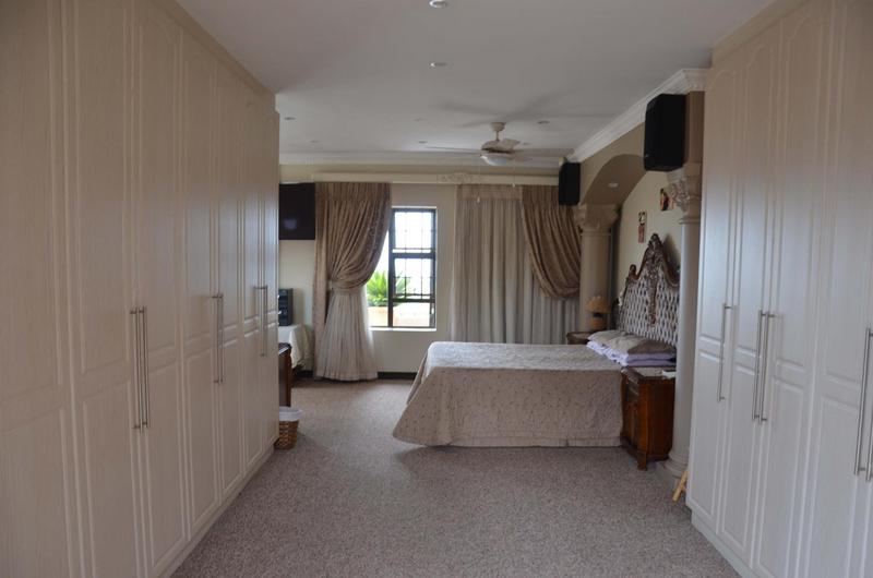 4 Bedroom Property for Sale in Hartenbos Heuwels Western Cape